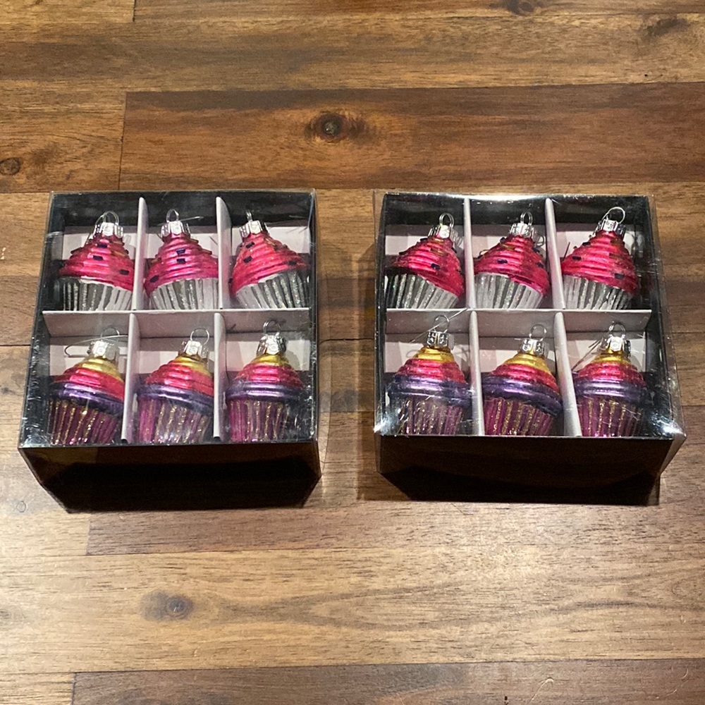 S/12 Aaron Brothers cupcake 🧁 ornaments